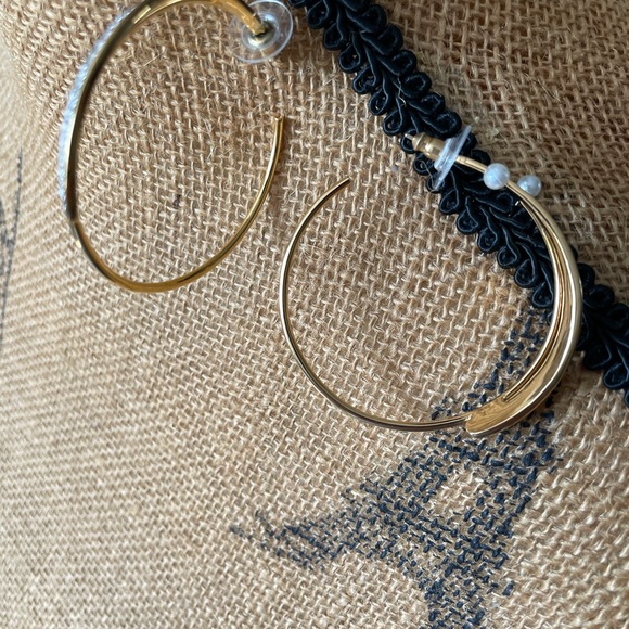 Vintage Butler Hoop gold tone Earrings - Picture 8 of 8